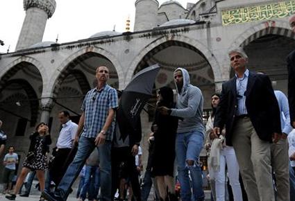 مادونا بالحجاب... في تركيا